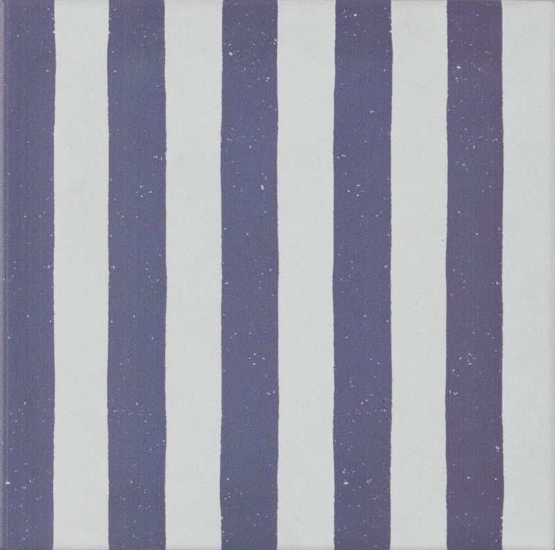 Pattern of vertical blue and white stripes on a tile